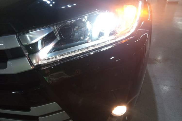 Used Toyota Highlander 2018 2.0T Four-Wheel Drive Luxury Version 7 Seats China VI Standard