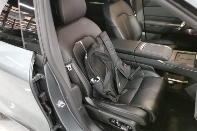 Used Zeekr 7X 2025 100 kWh Long-Range Rear-Wheel Drive with Intelligent Driving Features