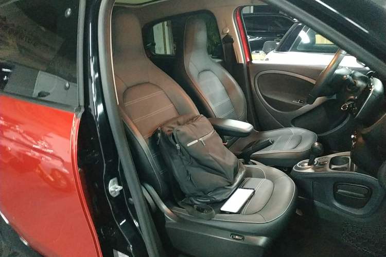 Used  forfour 2016 0.9T 66 kW Pioneer Edition
