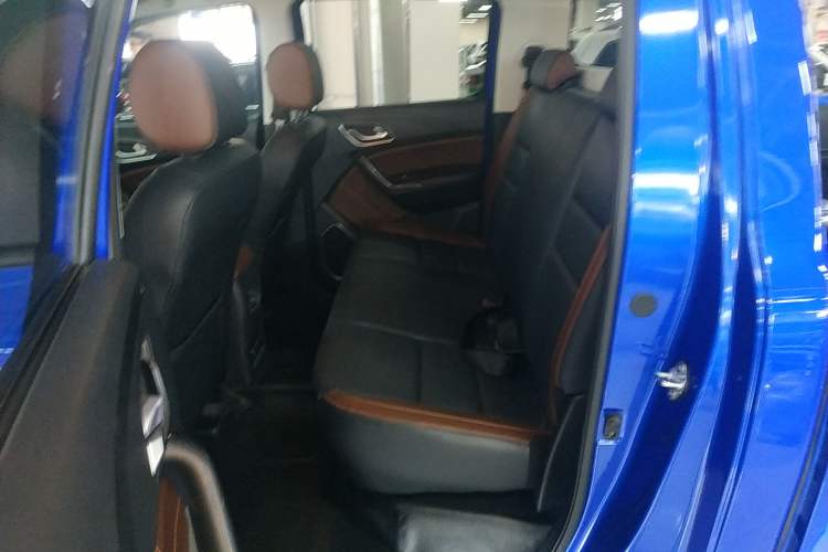 Used JMC Yuhu 7 2017 2.0T Gasoline Automatic 4x4 Luxury Edition JX4G20A5L
