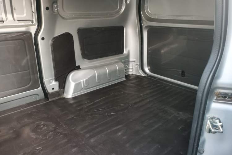 Used Wuling Hongguang V 2021 1.5L Jingqu Edition Enclosed-Window Vehicle LAR
