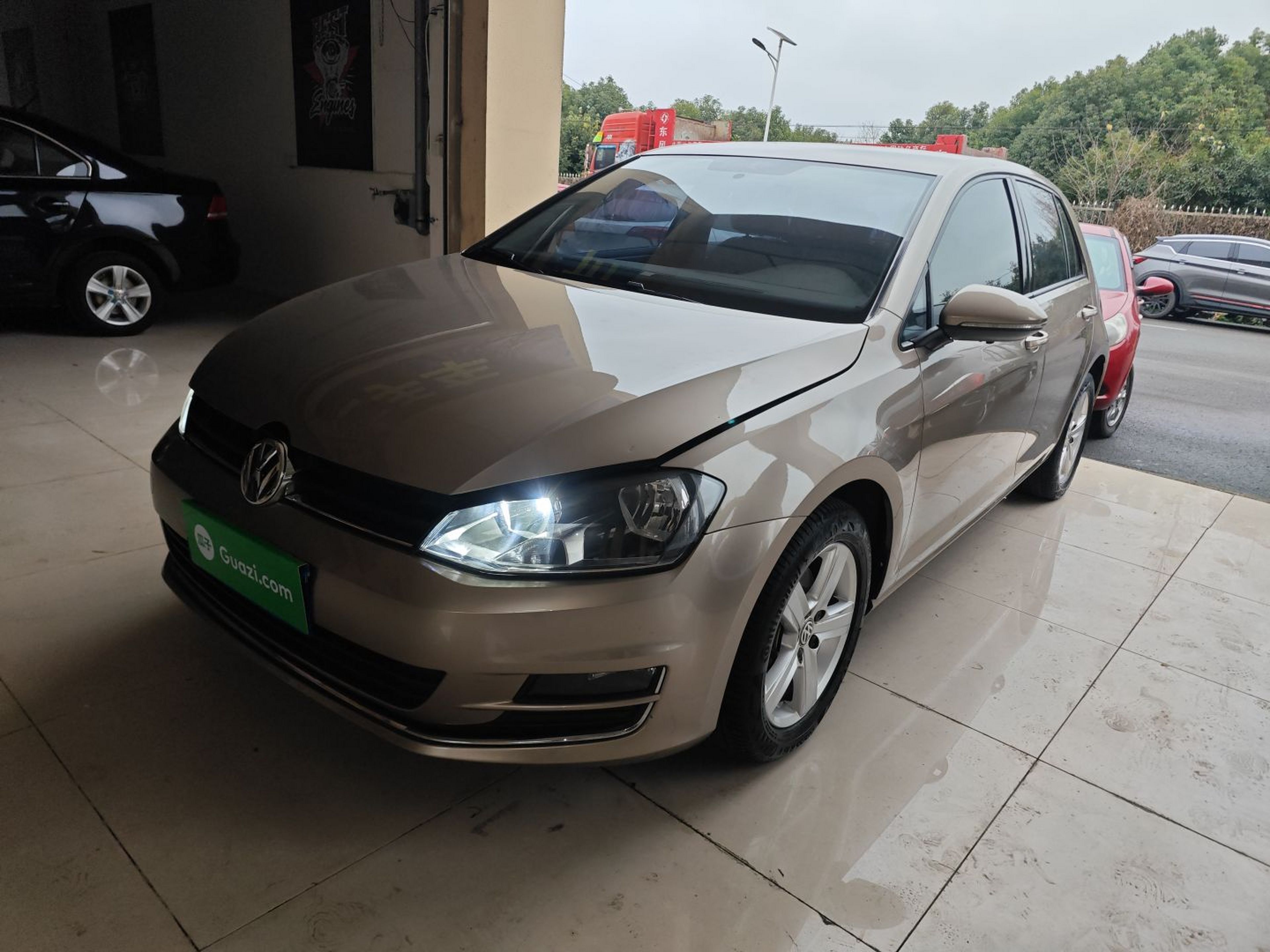 Под передней частью автомобиля