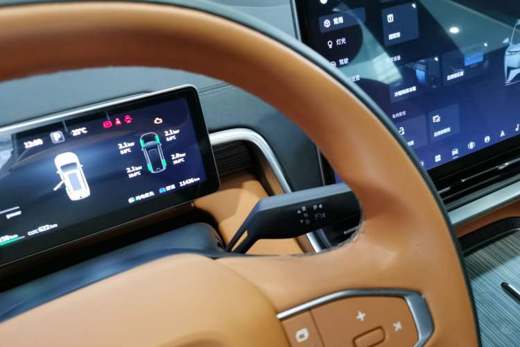 Used  eπ008 2025 210Max Range-Extended Version 5 Seats