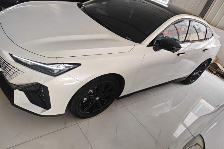 Used Changan UNI-V 2023 1.5T Prestige Model