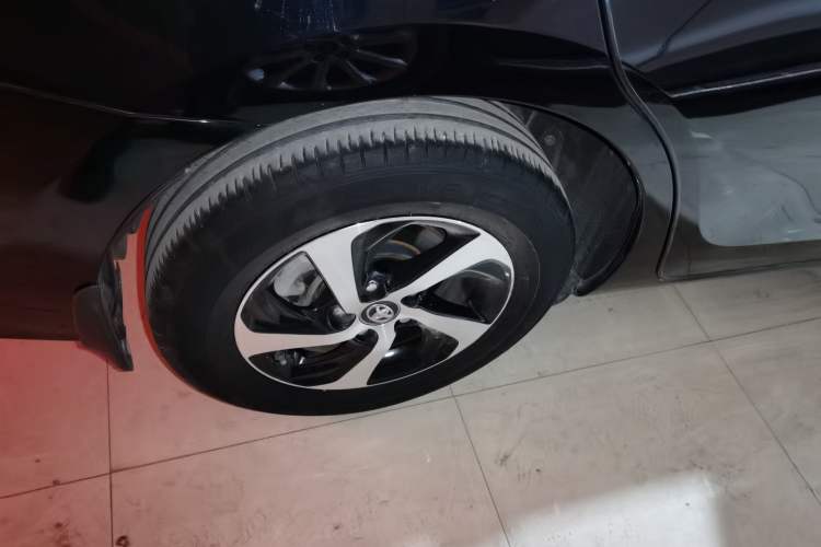 Used Toyota Levin 2017 Revised Dual-Engine 1.8H GS E-CVT Elite Sunroof Version China V Standard
