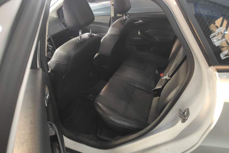 Used Ford Focus 2012 Sedan 1.6L Automatic Fashion Edition
