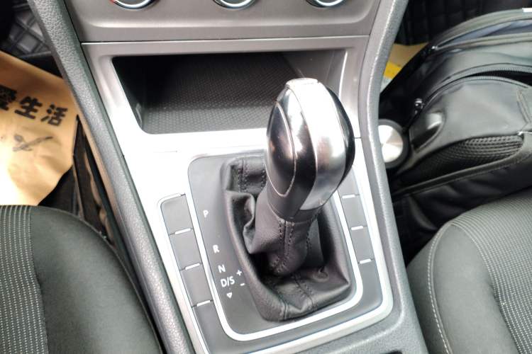 Used Volkswagen Golf 2016 1.6L Automatic Fashion Model