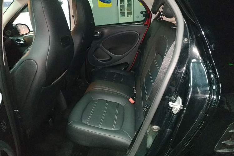 Used  forfour 2016 0.9T 66 kW Pioneer Edition
