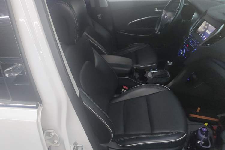 Used Hyundai Santa Fe 2017 2.4L Automatic Two-Wheel Drive Smart Version 5 Seats
