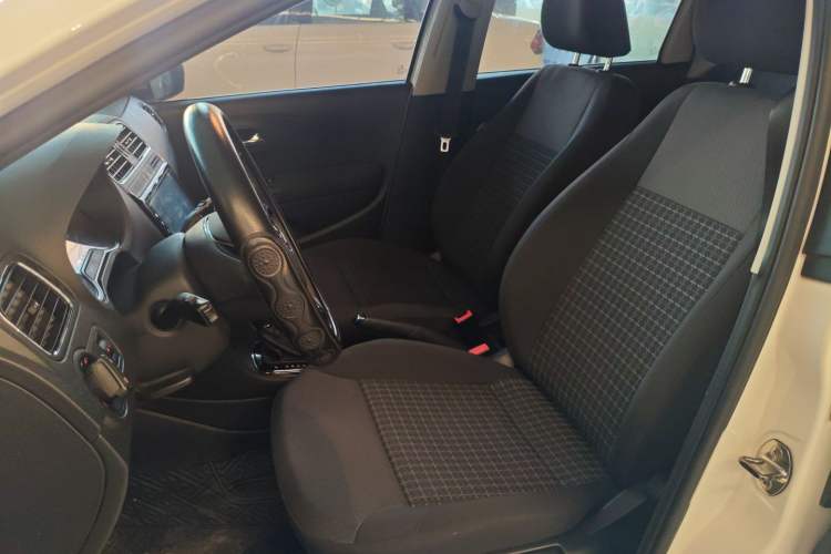 Used Volkswagen Polo 2016 1.6L Automatic Comfort Model
