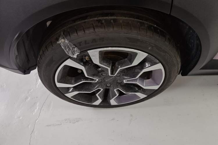 Used Lynk & Co 06 EM-P 2023 1.5T Remix PHEV Shero
