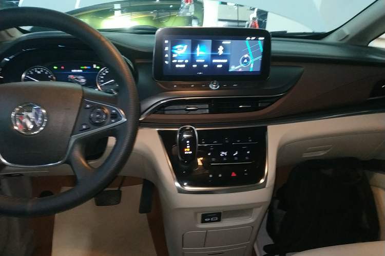 Used Buick GL8 2020 Land Business Class 652T Luxury Model
