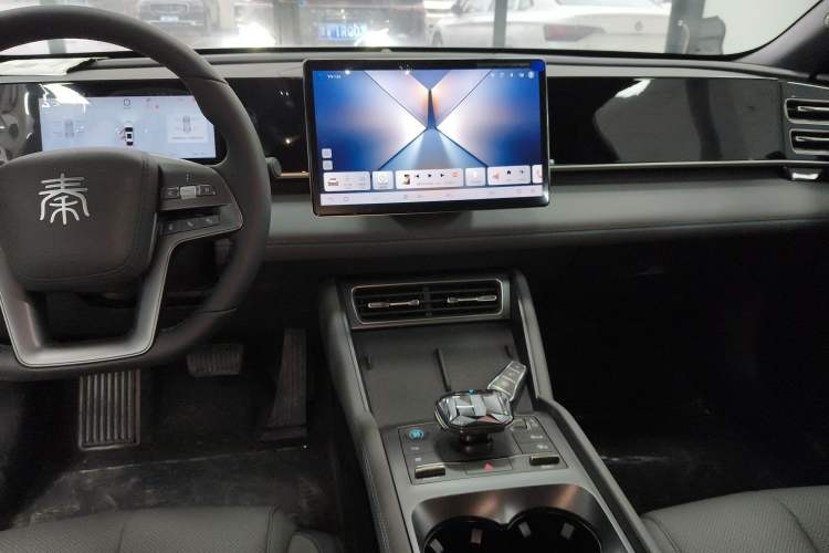 Used BYD Qin L 2025 DM-i Smart Drive 120KM Leading Model