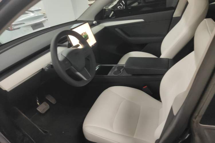 Used Tesla Model Y 2022 Long-Range All-Wheel-Drive Version