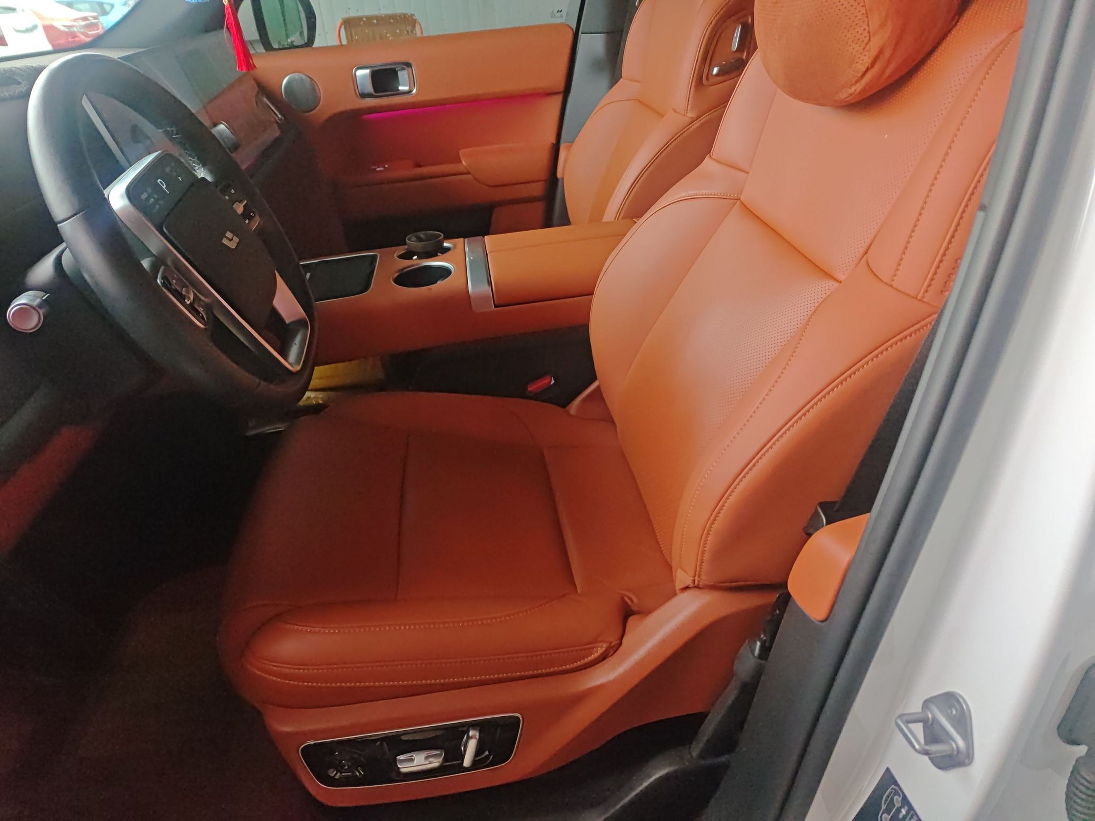 Переднее сиденье в автомобиле