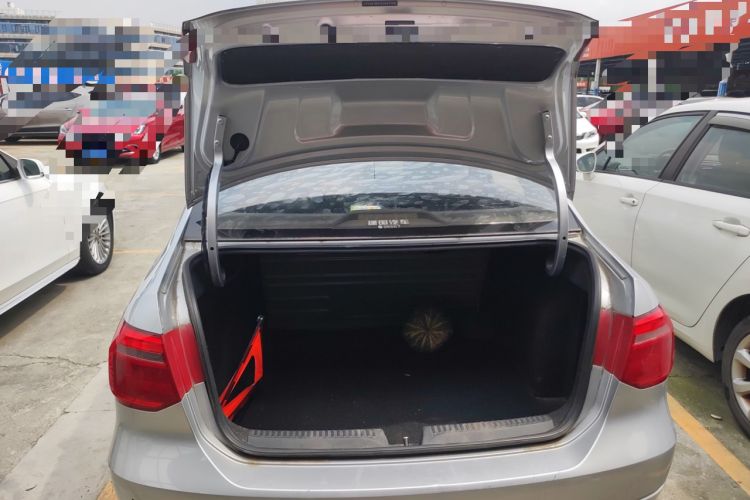 Used Volkswagen Jetta 2013 1.6L Manual Fashion Edition