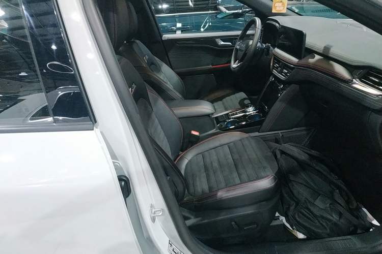 Used Ford Escape 2024 EcoBoost 245 Four-Wheel Drive ST-Line Pro Trim
