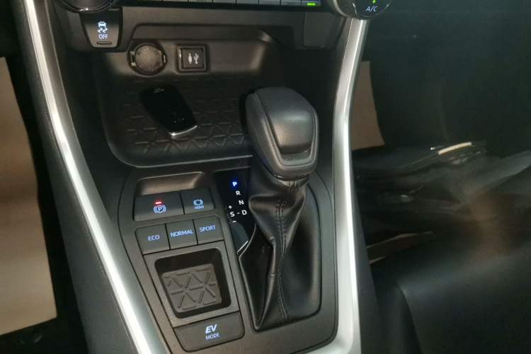 Used Toyota RAV4 2022 Dual-Engine 2.5L E-CVT Two-Wheel Drive Elite Edition
