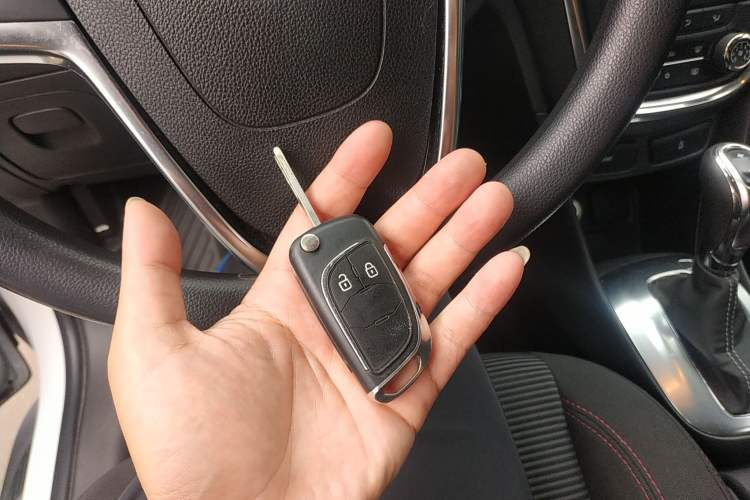 Used Buick Encore 2015 1.4T Automatic Two-Wheel Drive Urban Elite Version
