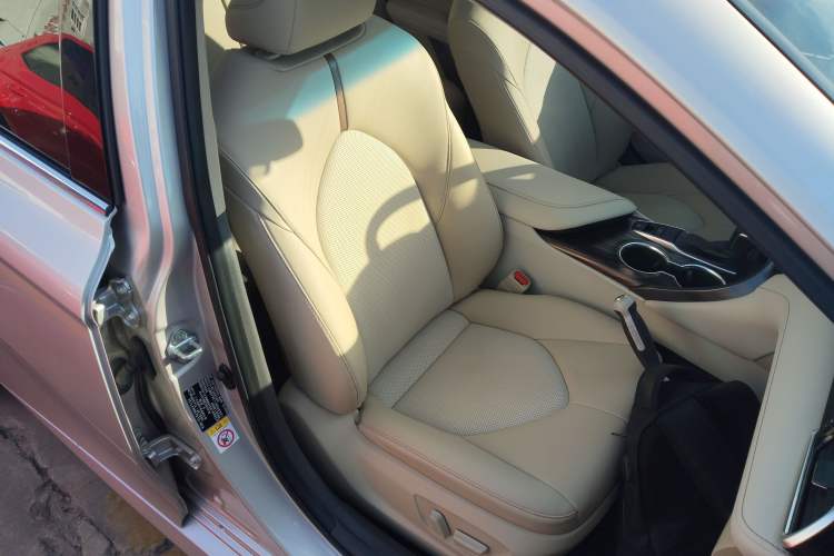 Used Toyota Camry 2018 2.0G Luxury Edition
