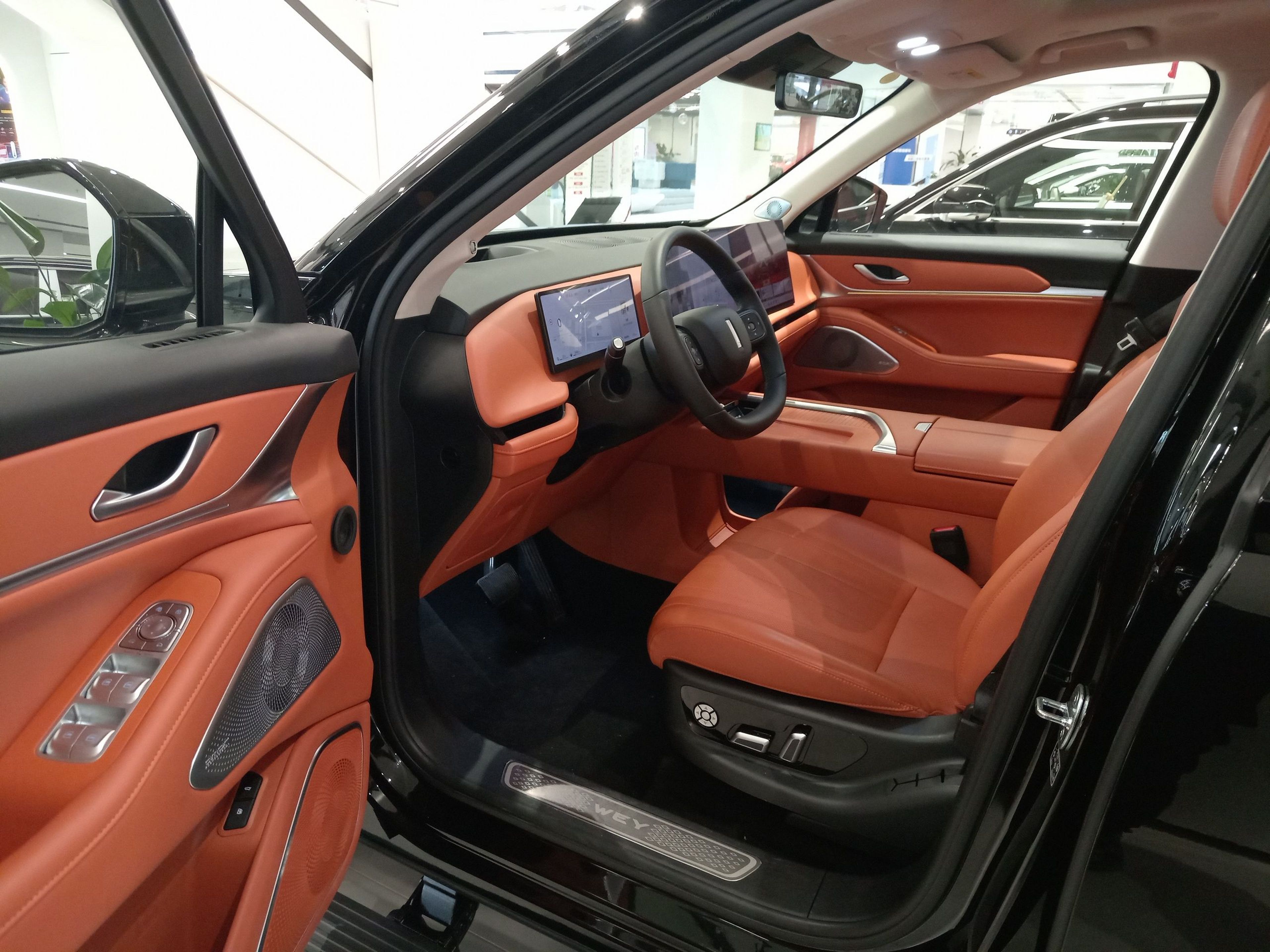 المقاعد الأمامية داخل السيارة