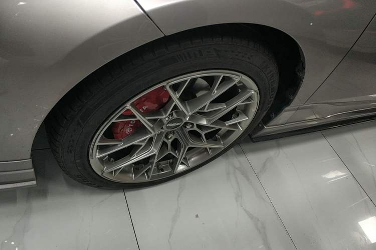 Used Toyota Avalon 2019 Dual-Engine 2.5L Luxury Edition China VI Standard
