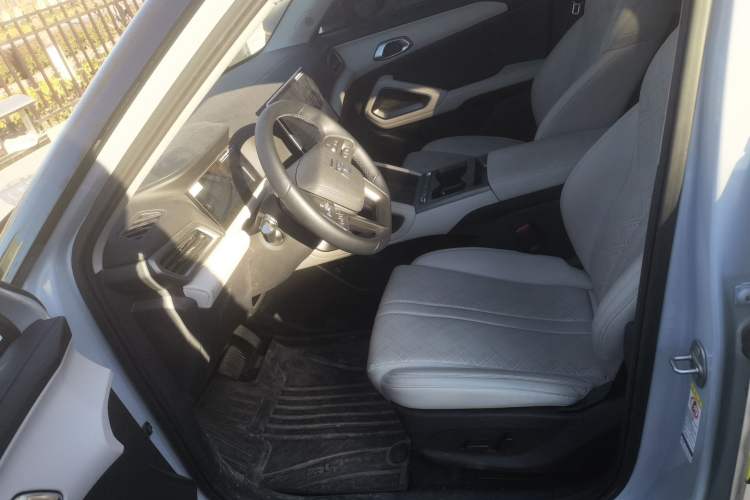 Used BYD Yuan UP 2025 Intelligent Driving Version 401 km Leading Edition
