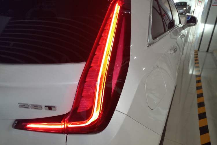 Used Cadillac XT4 2021 28T Two-Wheel Drive Leading Version
