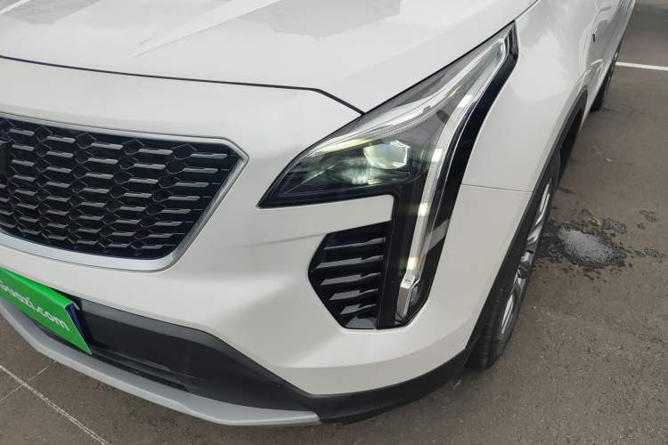 Used Cadillac XT4 2018 28T Two-Wheel-Drive Luxury Model
