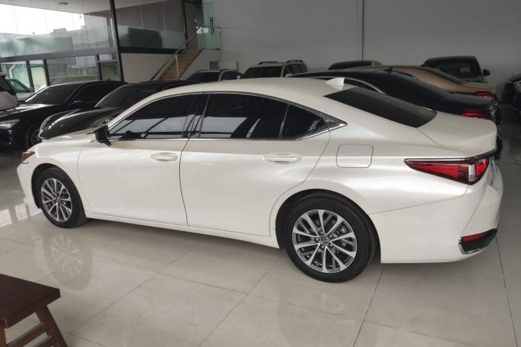 Used Lexus ES 2023 200 Excellence Edition