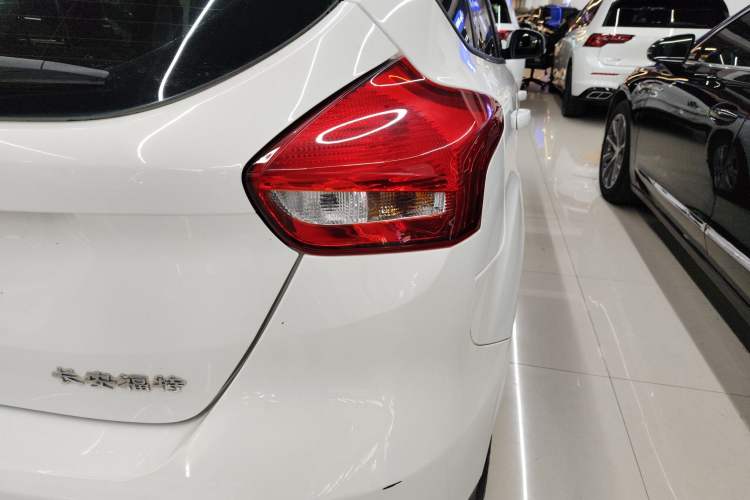 Used Ford Focus 2018 Hatchback Classic 1.6L Automatic Comfort Plus SmartDrive Edition
