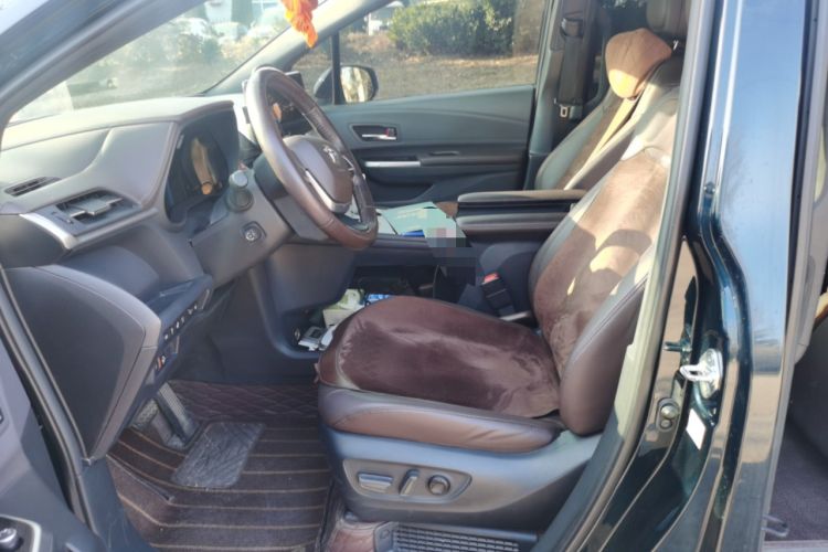 Used Toyota Granvia 2022 2.5L Hybrid Flagship Edition
