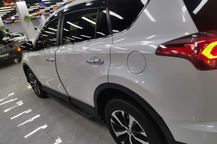 Used Toyota RAV4 2019 2.0L CVT Two-Wheel Drive Comfort Edition China VI Standard
