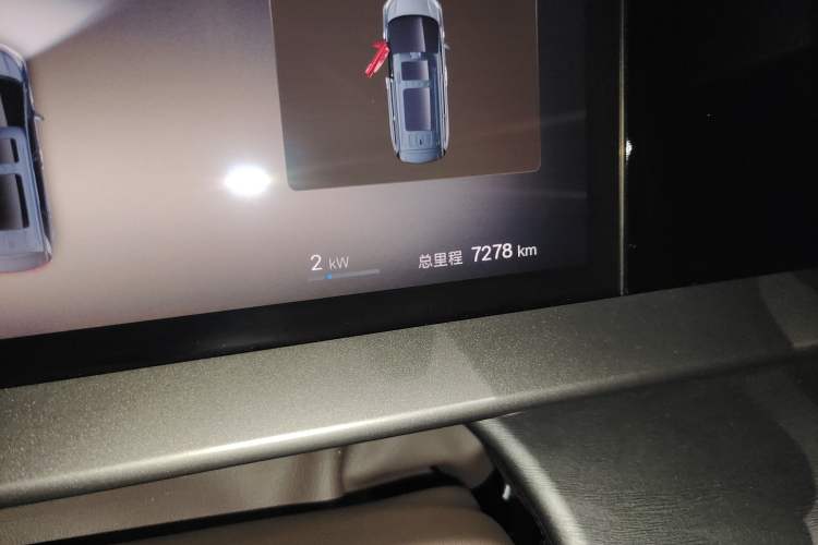 Used Denza D9 2025 DM-i Smart Drive 1020 Four-Wheel Drive Premium Model
