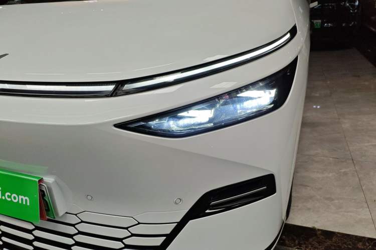 Used XPeng X9 2025 740 Ultra-Long Range Max
