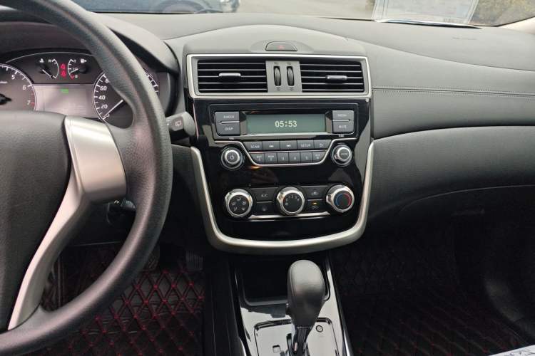 Used Nissan Tiida 2016 1.6L CVT Cool Dynamic Edition