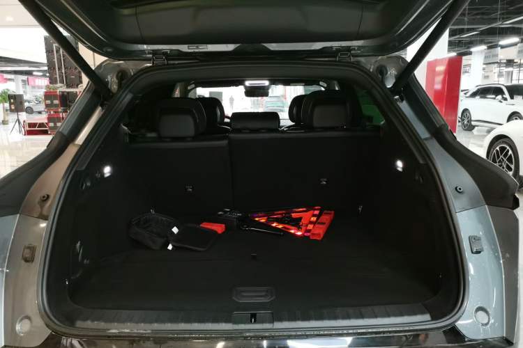 Used Zeekr 7X 2025 100 kWh Long-Range Rear-Wheel Drive with Intelligent Driving Features