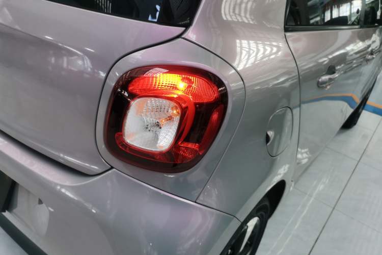 Used  forfour 2016 1.0L 52 kW Passion Edition
