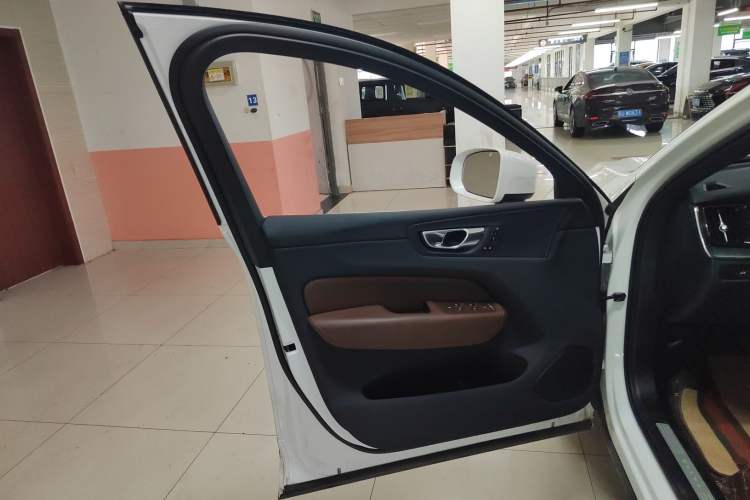 Used Volvo XC60 2024 B5 4x4 Smart Luxury Edition
