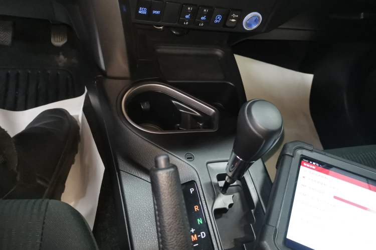 Used Toyota RAV4 2019 2.0L CVT Two-Wheel Drive Comfort Edition China VI Standard
