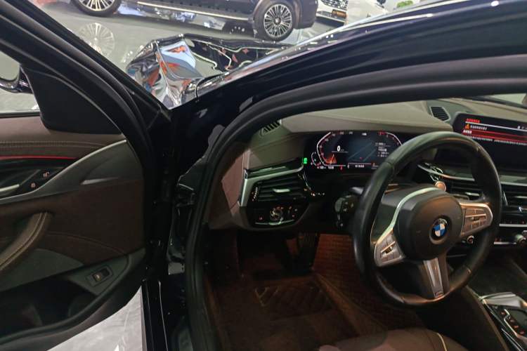 Used BMW 5 Series 2022 Second Facelift 525Li M Sport Package
