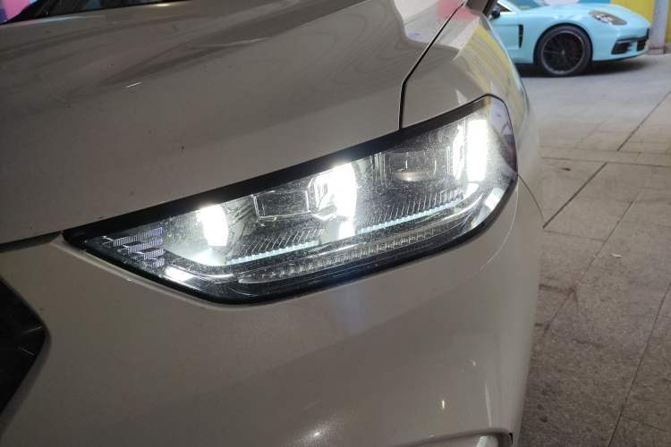 Used Wey VV5 2021 1.5T Two-Wheel Drive Smart Pioneer
