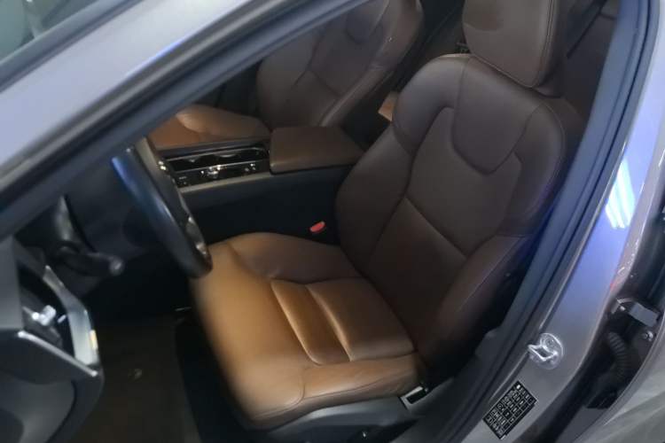 Used Volvo S60 2022 B4 Zhiyi Luxury Edition
