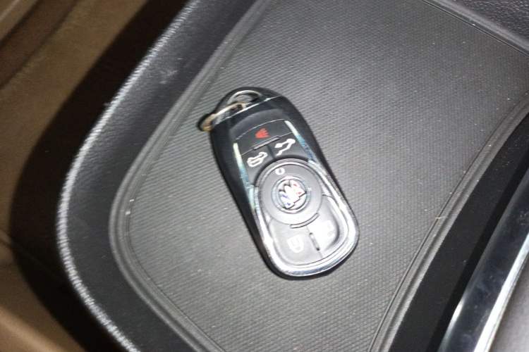 Used Buick GL8 2017 ES 28T Luxury Model China V Standard
