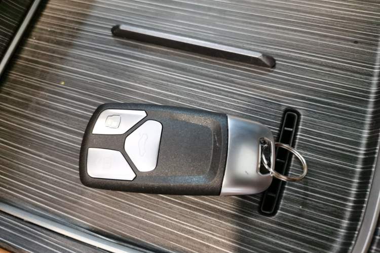 Used  eπ008 2025 210Max Range-Extended Version 5 Seats