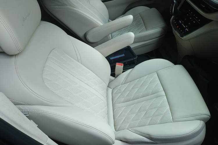 Used Buick GL8 2020 Avenir Avia 7-Seater Deluxe Edition
