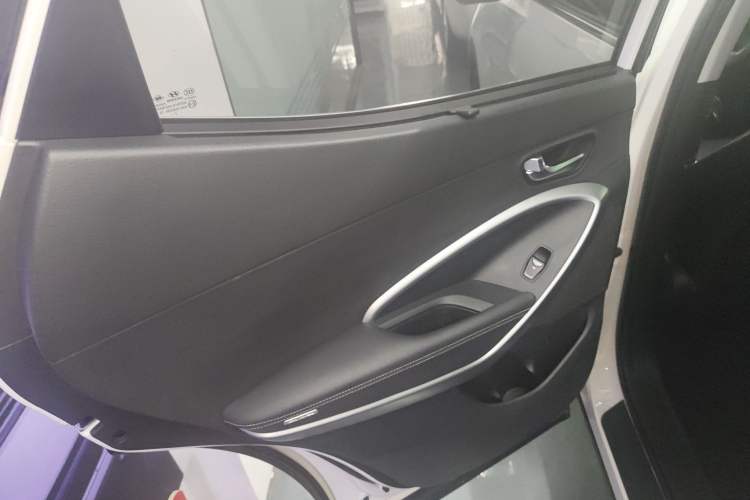 Used Hyundai Santa Fe 2017 2.4L Automatic Two-Wheel Drive Smart Version 5 Seats
