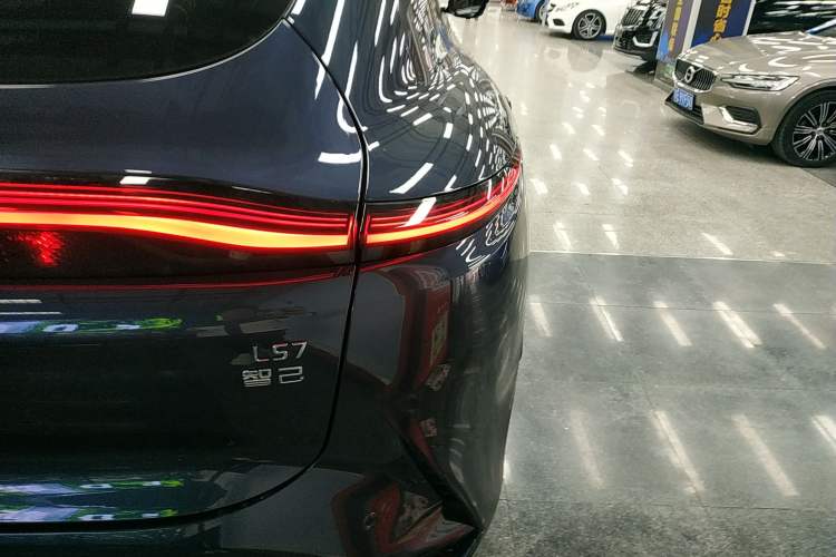 Used IM LS7 2023 100kWh Lux Rear-Drive Version
