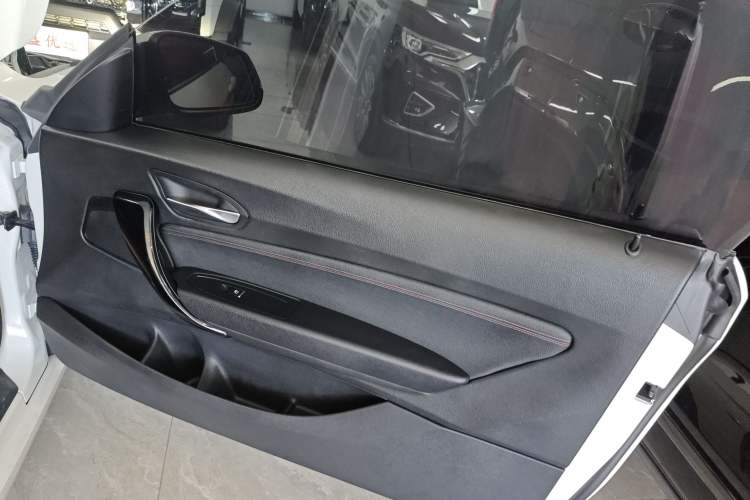 Used BMW 2 Series 2018 220i Convertible Coupe Sports Design Package
