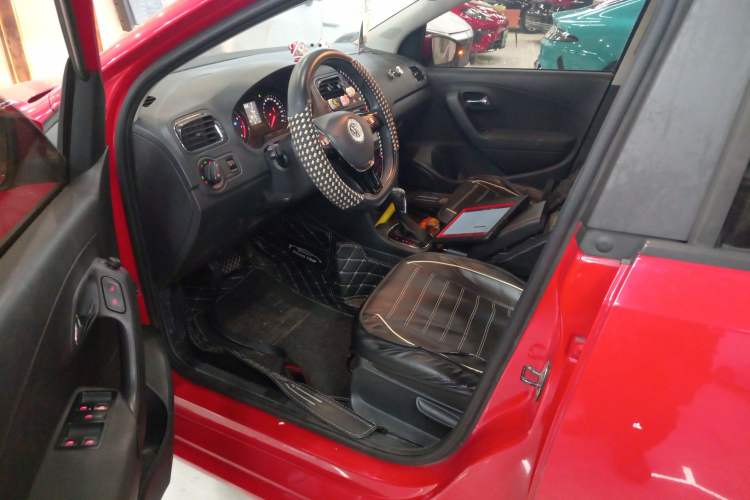 Used Volkswagen Polo 2016 1.6L Automatic Comfort Model